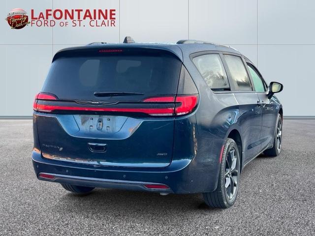 Photo of 2023 Fathom Blue Pearlcoat Chrysler Pacifica