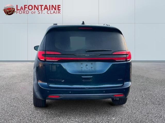 Photo of 2023 Fathom Blue Pearlcoat Chrysler Pacifica