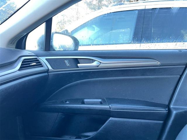 Photo of 2019 Black Ford Fusion Hybrid