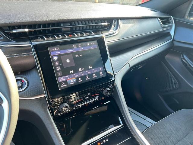Photo of 2024 Silver Zynith Jeep Grand Cherokee