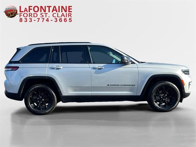 Photo of 2024 Silver Zynith Jeep Grand Cherokee