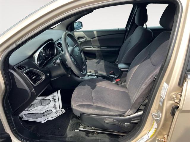 Photo of 2014 Cashmere Chrysler 200