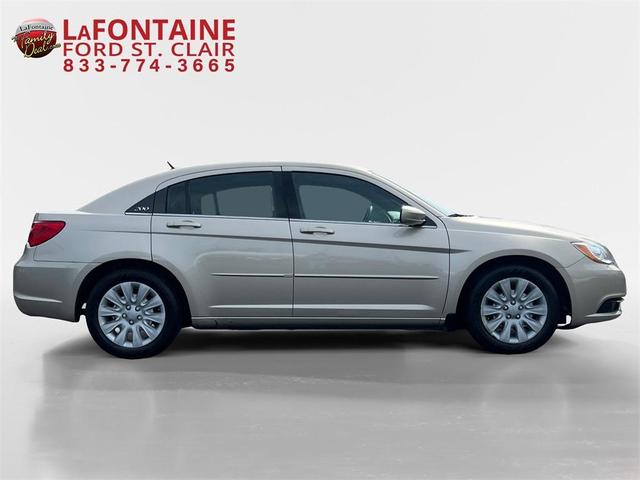 Photo of 2014 Cashmere Chrysler 200