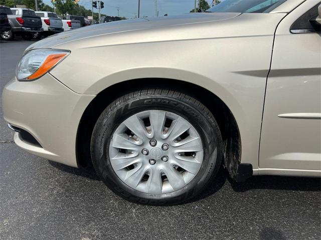 Photo of 2014 Cashmere Chrysler 200