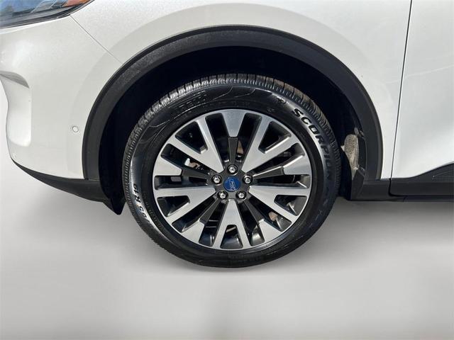 Photo of 2020 White Metallic Ford Escape