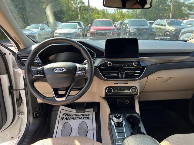 Photo of 2020 White Metallic Ford Escape