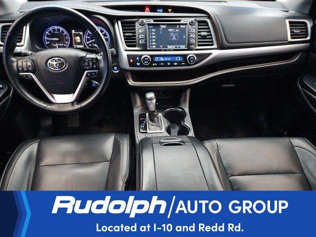 Photo of 2018 Celestial Silver Metallic Toyota Highlander