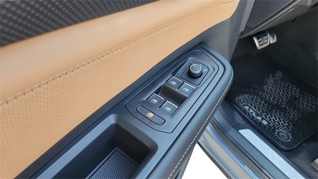 Photo of 2026 pure gray Volkswagen Atlas Cross Sport