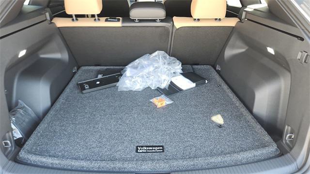 Photo of 2026 pure gray Volkswagen Atlas Cross Sport