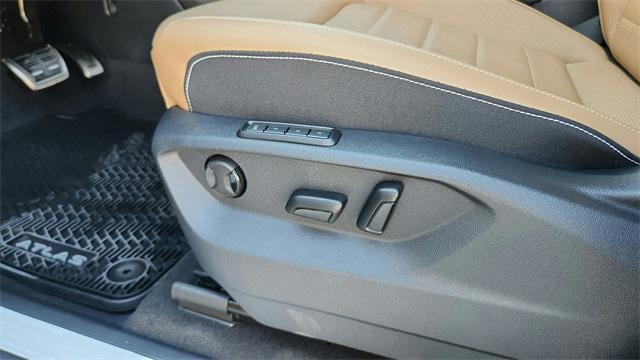 Photo of 2026 pure gray Volkswagen Atlas Cross Sport