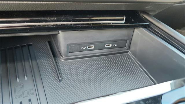 Photo of 2026 pure gray Volkswagen Atlas Cross Sport