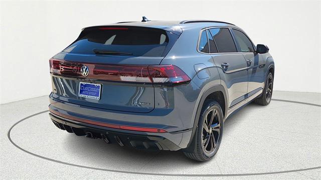 Photo of 2026 pure gray Volkswagen Atlas Cross Sport