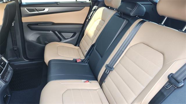 Photo of 2026 pure gray Volkswagen Atlas Cross Sport