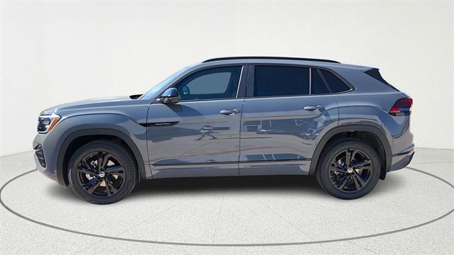 Photo of 2026 pure gray Volkswagen Atlas Cross Sport