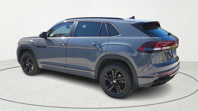 Photo of 2026 pure gray Volkswagen Atlas Cross Sport