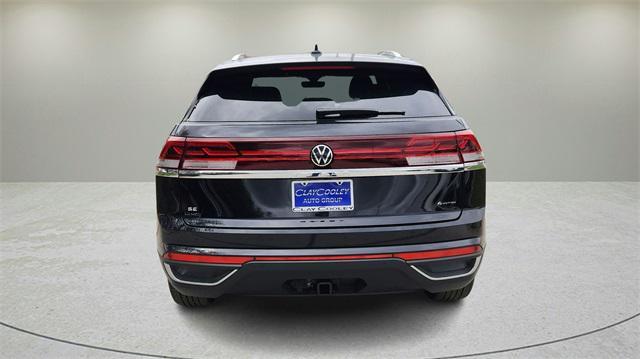 Photo of 2025 Deep Black Pearl Volkswagen Atlas Cross Sport
