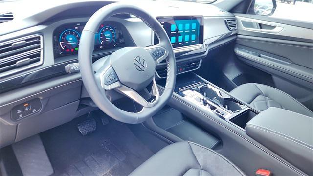 Photo of 2025 Deep Black Pearl Volkswagen Atlas Cross Sport