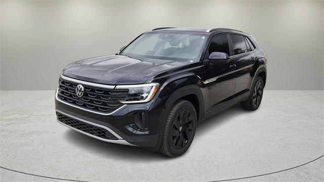 Photo of 2025 Deep Black Pearl Volkswagen Atlas Cross Sport