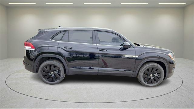 Photo of 2025 Deep Black Pearl Volkswagen Atlas Cross Sport
