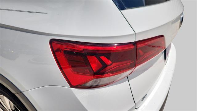 Photo of 2022 Pure White Volkswagen Taos