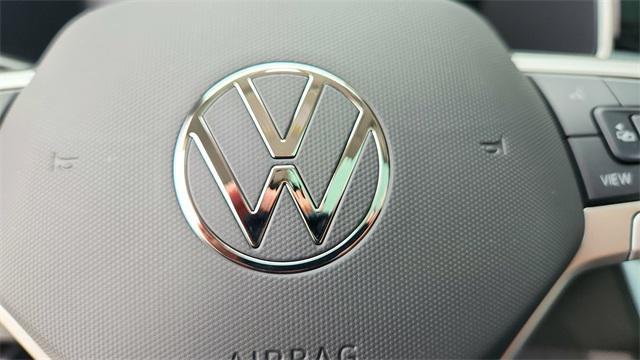 Photo of 2025 Pure White Volkswagen Taos