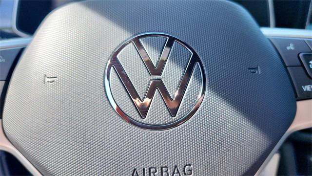Photo of 2025 Platinum Gray Metallic Volkswagen Jetta