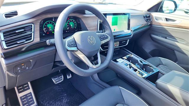 Photo of 2025 Deep Black Pearl Volkswagen Atlas