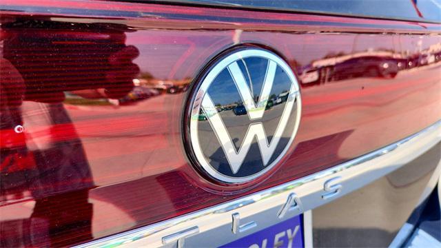 Photo of 2025 Deep Black Pearl Volkswagen Atlas