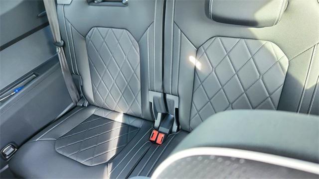 Photo of 2025 Deep Black Pearl Volkswagen Atlas