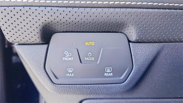 Photo of 2025 Deep Black Pearl Volkswagen Atlas