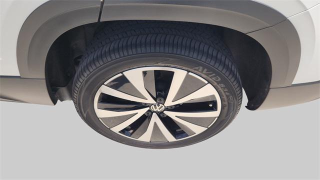 Photo of 2023 White Volkswagen Taos