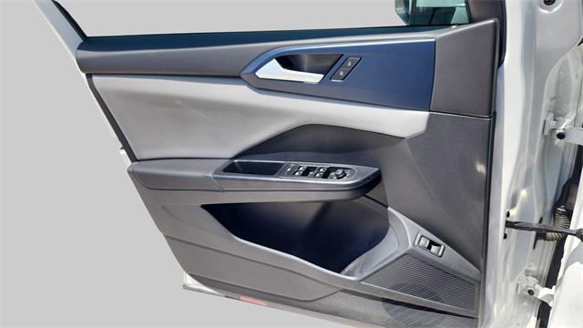 Photo of 2023 White Volkswagen Taos