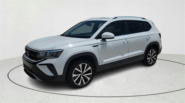Photo of 2023 White Volkswagen Taos