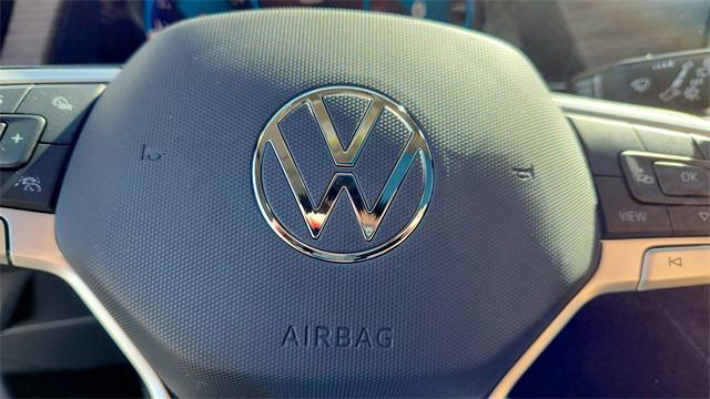 Photo of 2025 Mountain Lake Blue Metallic Volkswagen Atlas