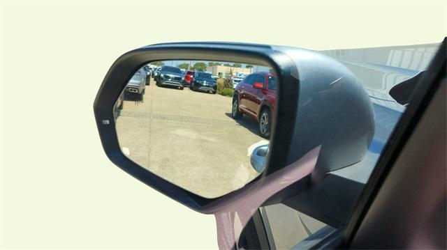 Photo of 2025 Silver Mist Metallic Volkswagen Atlas