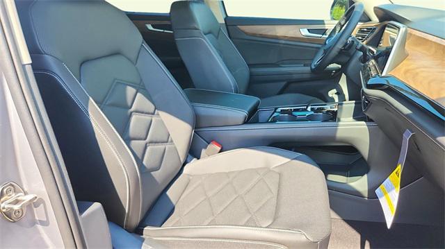Photo of 2025 Silver Mist Metallic Volkswagen Atlas