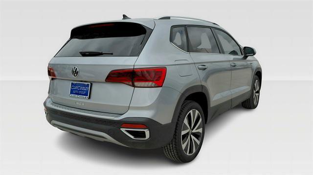 Photo of 2024 Pyrite Silver Metallic Volkswagen Taos