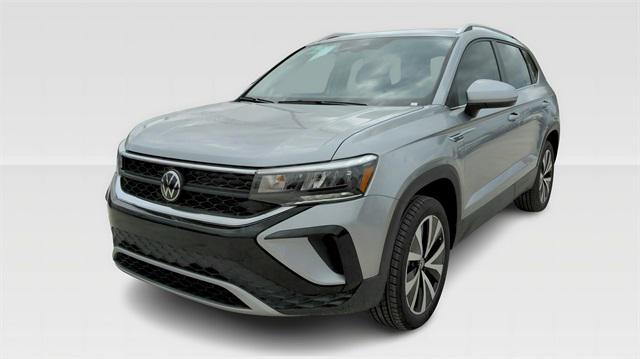 Photo of 2024 Pyrite Silver Metallic Volkswagen Taos