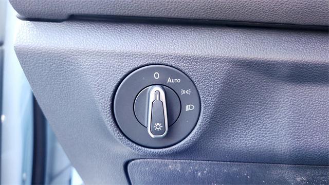 Photo of 2025 Gray Volkswagen Jetta