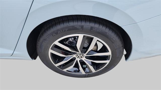 Photo of 2025 Gray Volkswagen Jetta