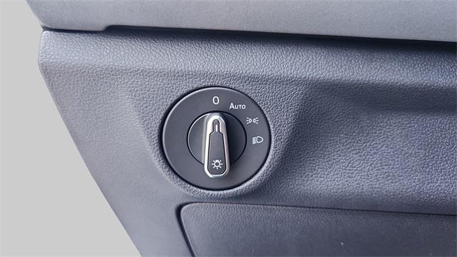 Photo of 2025 Gray Volkswagen Jetta