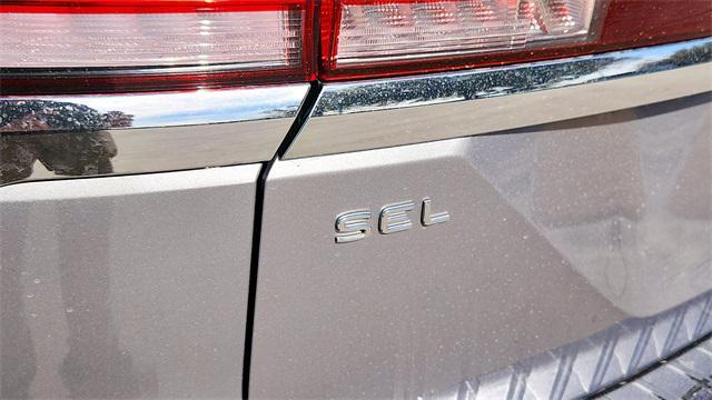Photo of 2025 Silver Mist Metallic Volkswagen Atlas