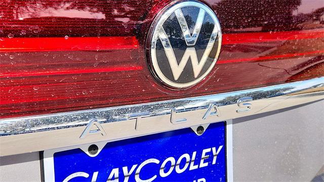 Photo of 2025 Silver Mist Metallic Volkswagen Atlas