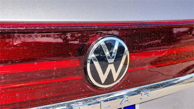 Photo of 2025 Silver Mist Metallic Volkswagen Atlas
