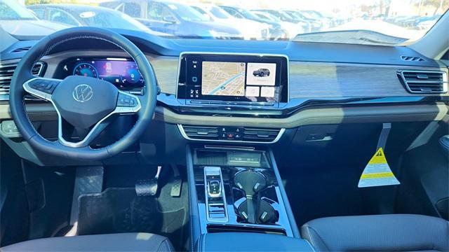 Photo of 2025 Silver Mist Metallic Volkswagen Atlas