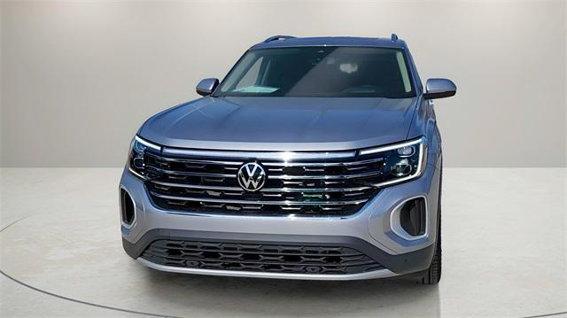 Photo of 2025 Silver Mist Metallic Volkswagen Atlas