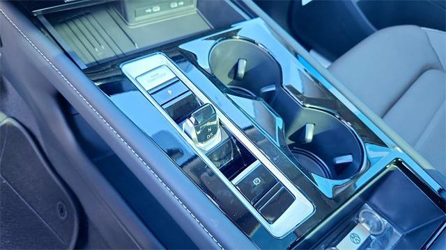 Photo of 2025 Silver Mist Metallic Volkswagen Atlas