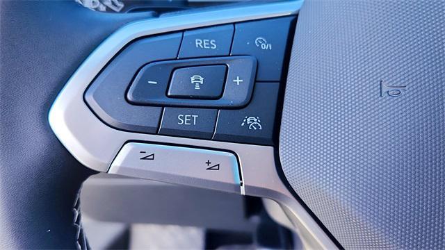 Photo of 2025 Silver Mist Metallic Volkswagen Atlas