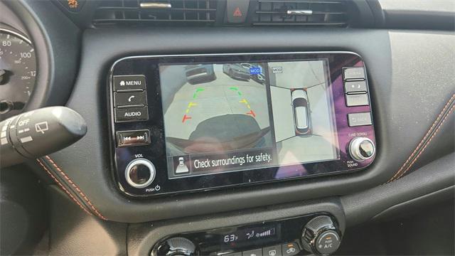 Photo of 2023 Monarch Orange Metallic/Super Black Nissan Kicks