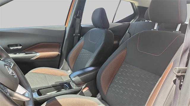 Photo of 2023 Monarch Orange Metallic/Super Black Nissan Kicks